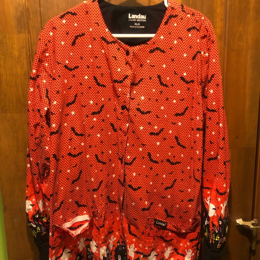 Landau Halloween scrubs 🎃 👻 fits XL-XXL.